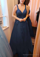A-line V Neck Sleeveless Long/Floor-Length Tulle Prom Dresses With Appliqued Lace