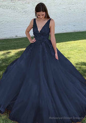 Ball Gown V Neck Court Train Lace Tulle Prom Dresses With Appliqued Beading