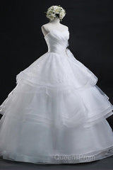 Glamorous Ball Gown Sweetheart Organza Wedding Dress With Lace
