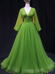 Green Tulle Long Sleeve V-neck Pleats Prom Dress