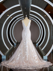 Sheath/Column Straps Sweep Train Lace Wedding Dress with Appliques Lace