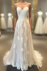 Sweetheart Floor-Length Appliques Lace Wedding Dress
