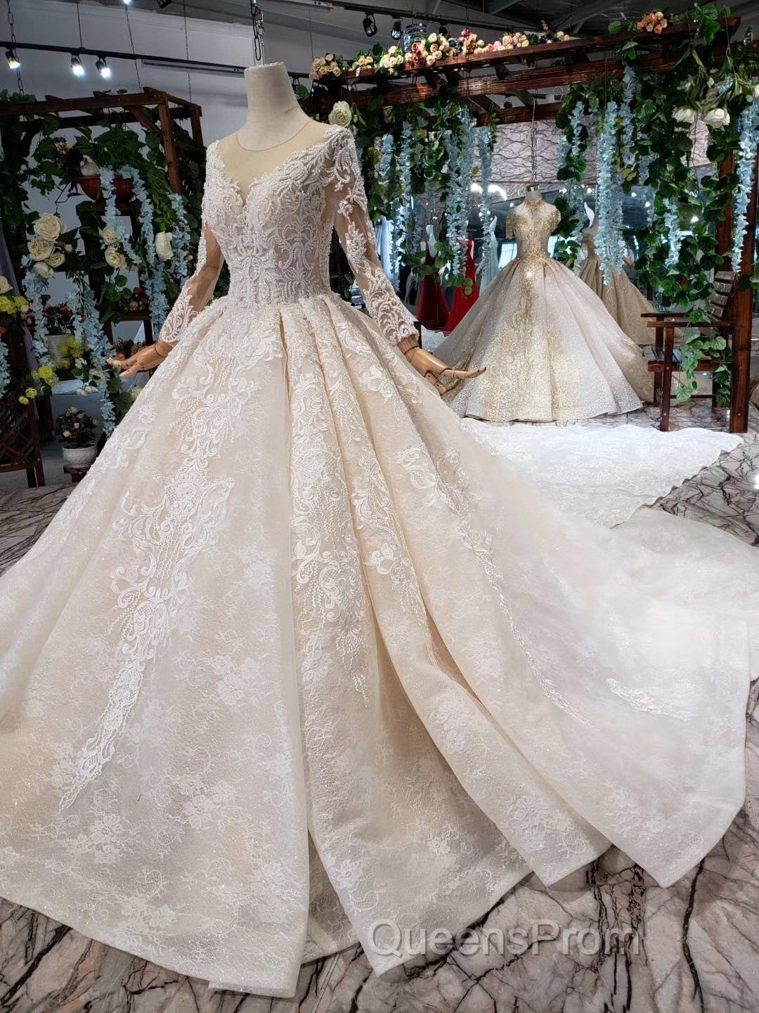 Gorgeous Long Sleeves Ball Gown Wedding Dress With Beading Appliques