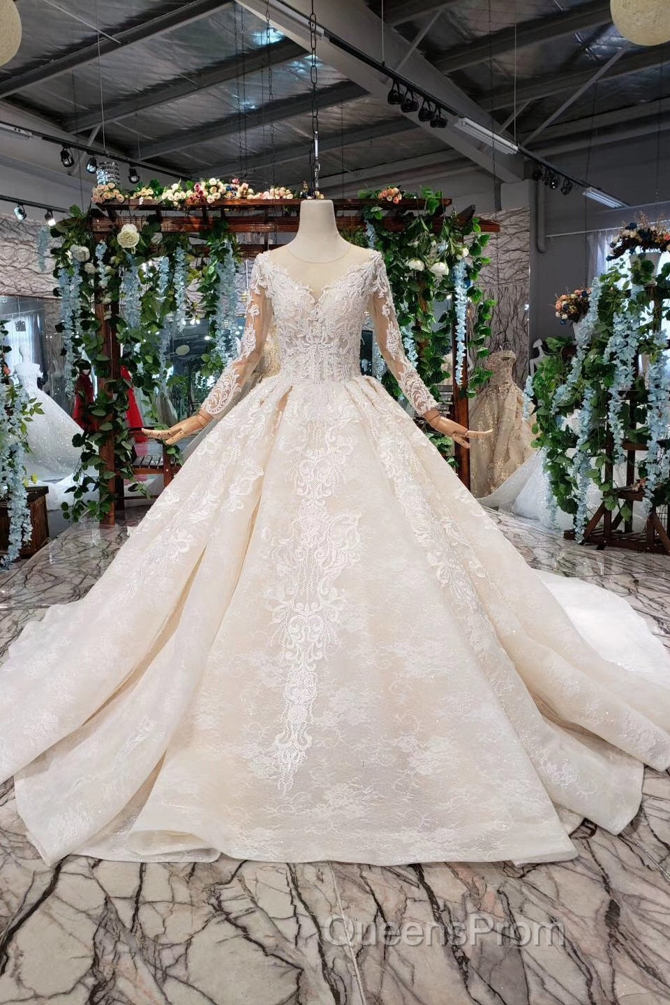 Gorgeous Long Sleeves Ball Gown Wedding Dress With Beading Appliques