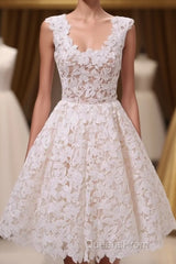 Chic A-line Short Lace Homecoming Dress