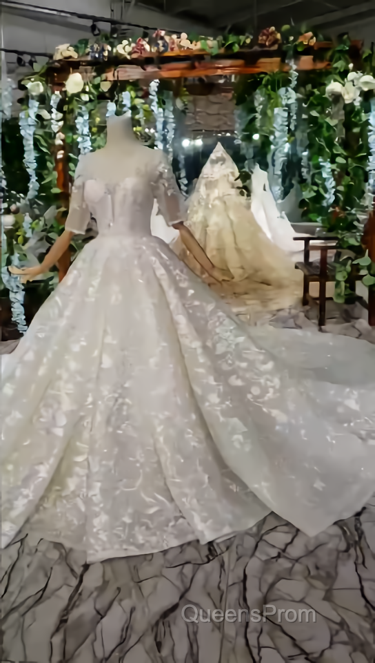 Luxury Lace Wedding Dress Scoop Half Sleeves Appliques Ball Gown