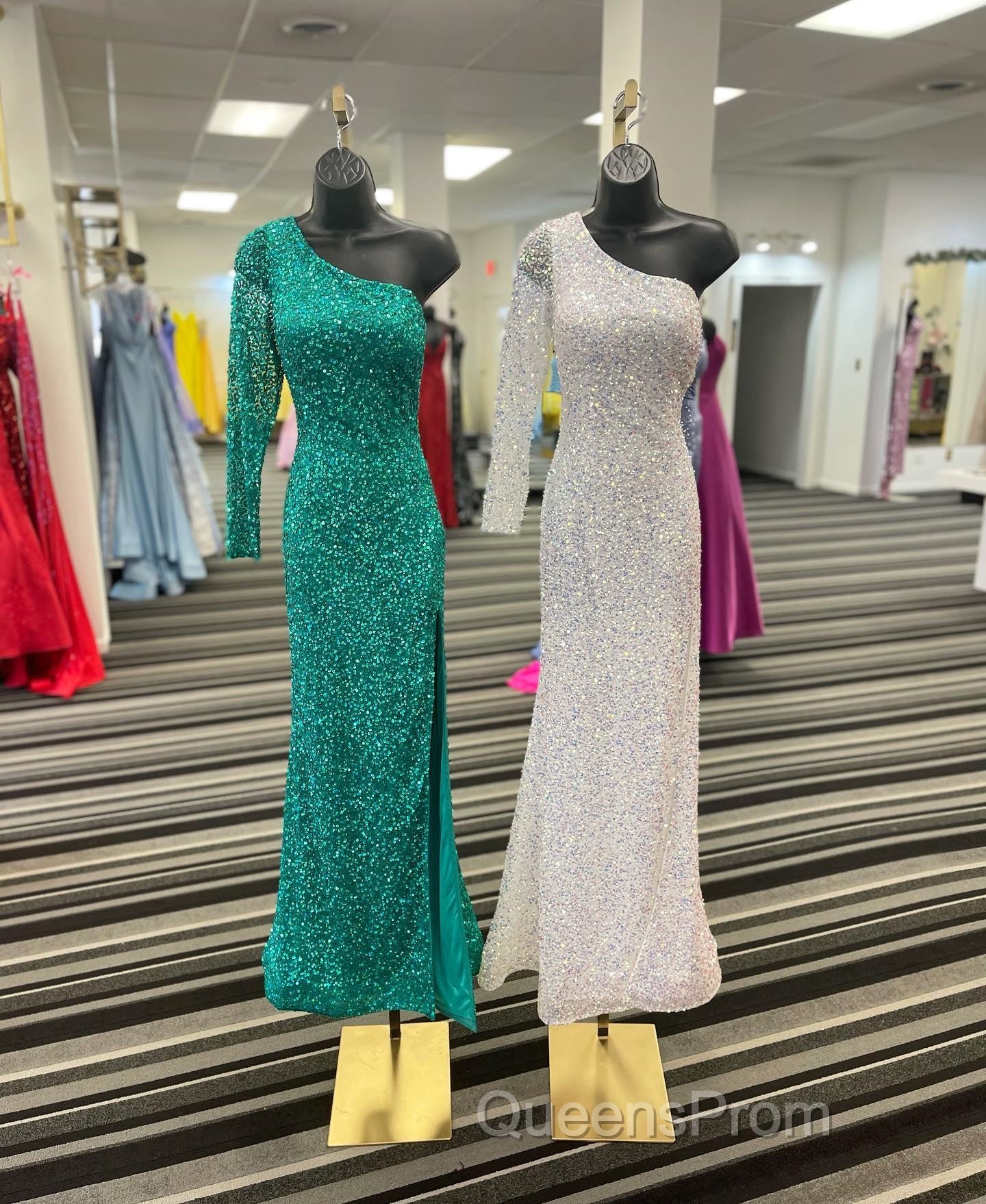 One Shoulder Long Sleeve Mermaid Sequin Long Dress Secondary image