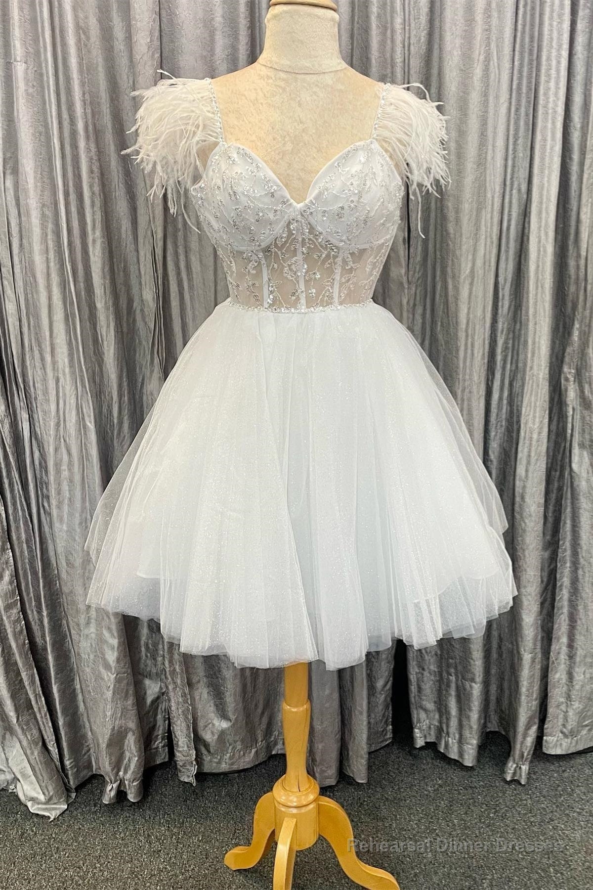 White Sweetheart Feathers Appliques Tulle Homecoming Dress Main image
