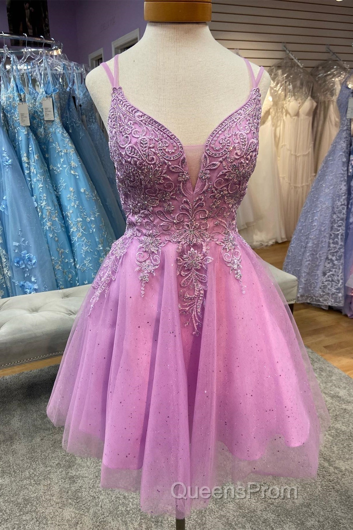 Red Plunging V Neck Lace-Up Appliques Tulle Homecoming Dress Secondary image