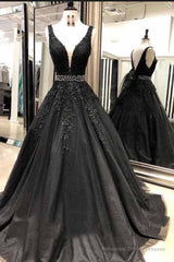 2025 Cheap Black V-neck Beaded Tulle Prom Dresses
