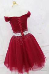 Cute Off The Shoulder Burgundy Homecoming Dresses With Tulle Short Cocktail Dresses