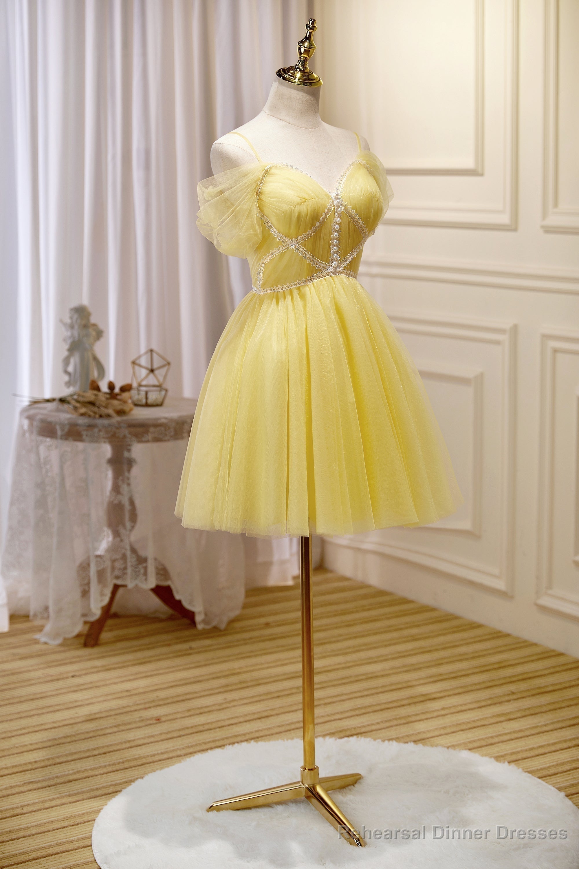 Cute Yellow Spaghetti Straps Off The Shoulder Tulle Short Homecoming Dresses Secondary image