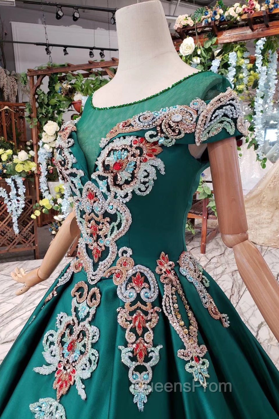 Luxury Green Round Neck Short Sleeves Evening Prom Dress with Beading