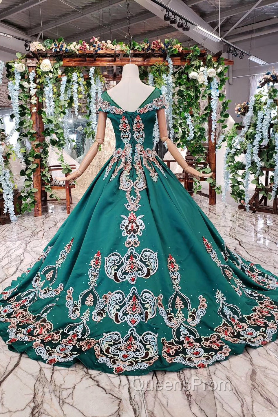 Luxury Green Round Neck Short Sleeves Evening Prom Dress with Beading