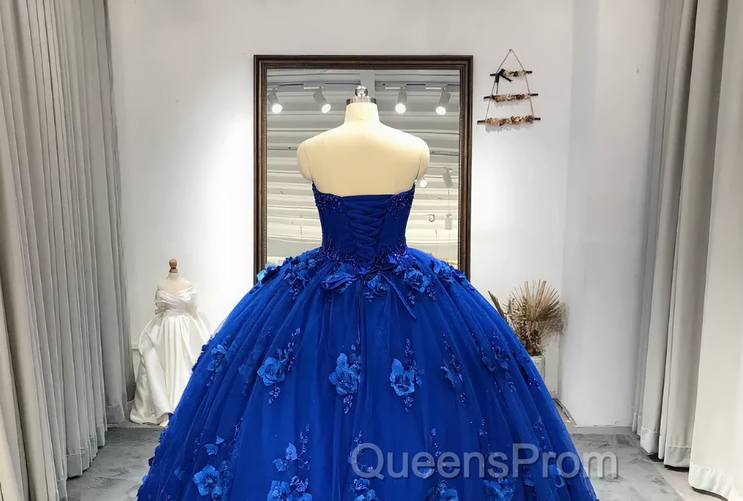 Royal Blue Quinceanera Dress Ball Gown With Appliques Flowers Princess Sweet 16 Dress Secondary image