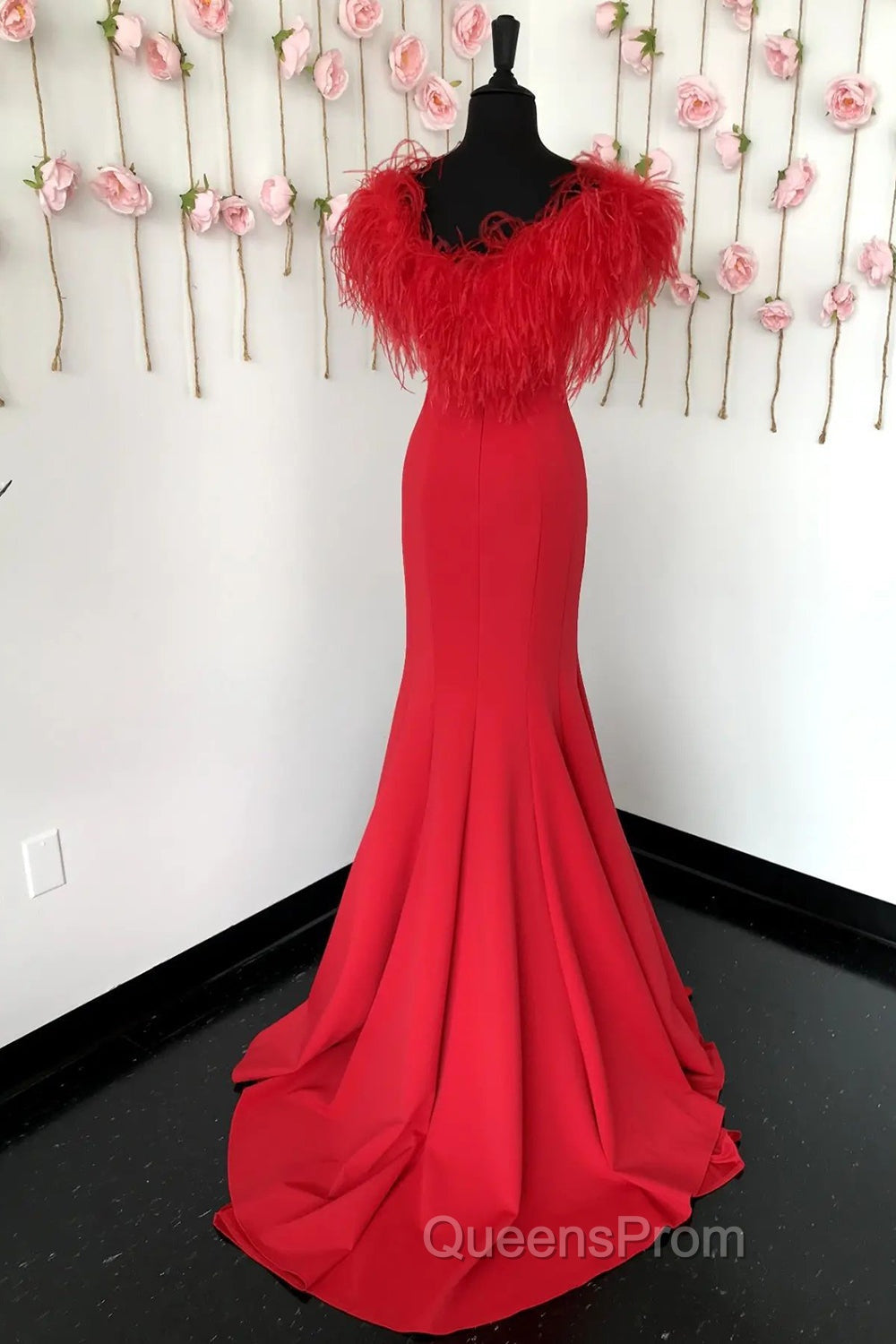 Red Mermaid Long Evening Prom Dress with Feathers Secondary image