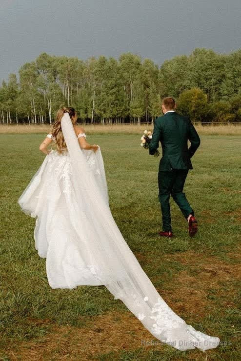 A Line Off the Shoulder Appliques Long Wedding Dresses Bridal Gown Secondary image