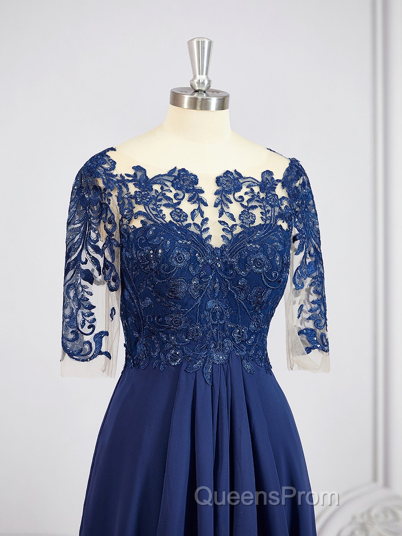 A-Line/Princess Bateau Tea-Length Chiffon Mother of the Bride Dress With Appliques Lace