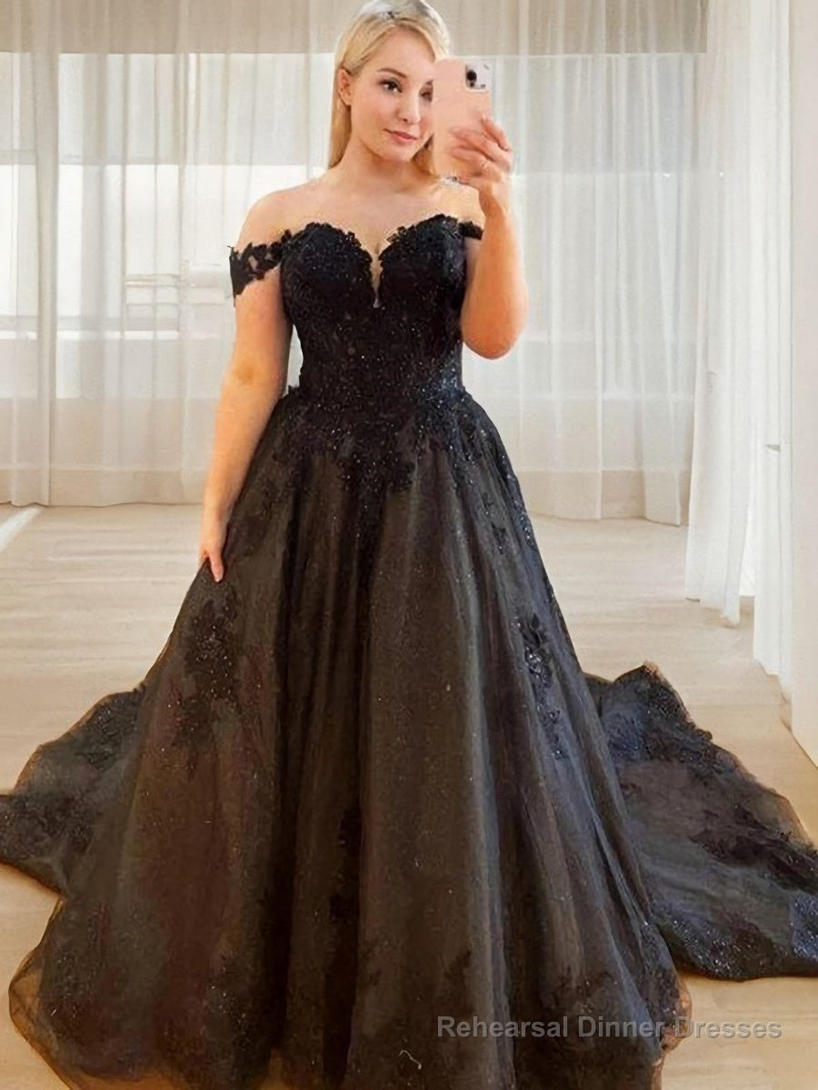 A-line/Princess Off-the-Shoulder Chapel Train Tulle Wedding Dress with Appliques Lace Main image