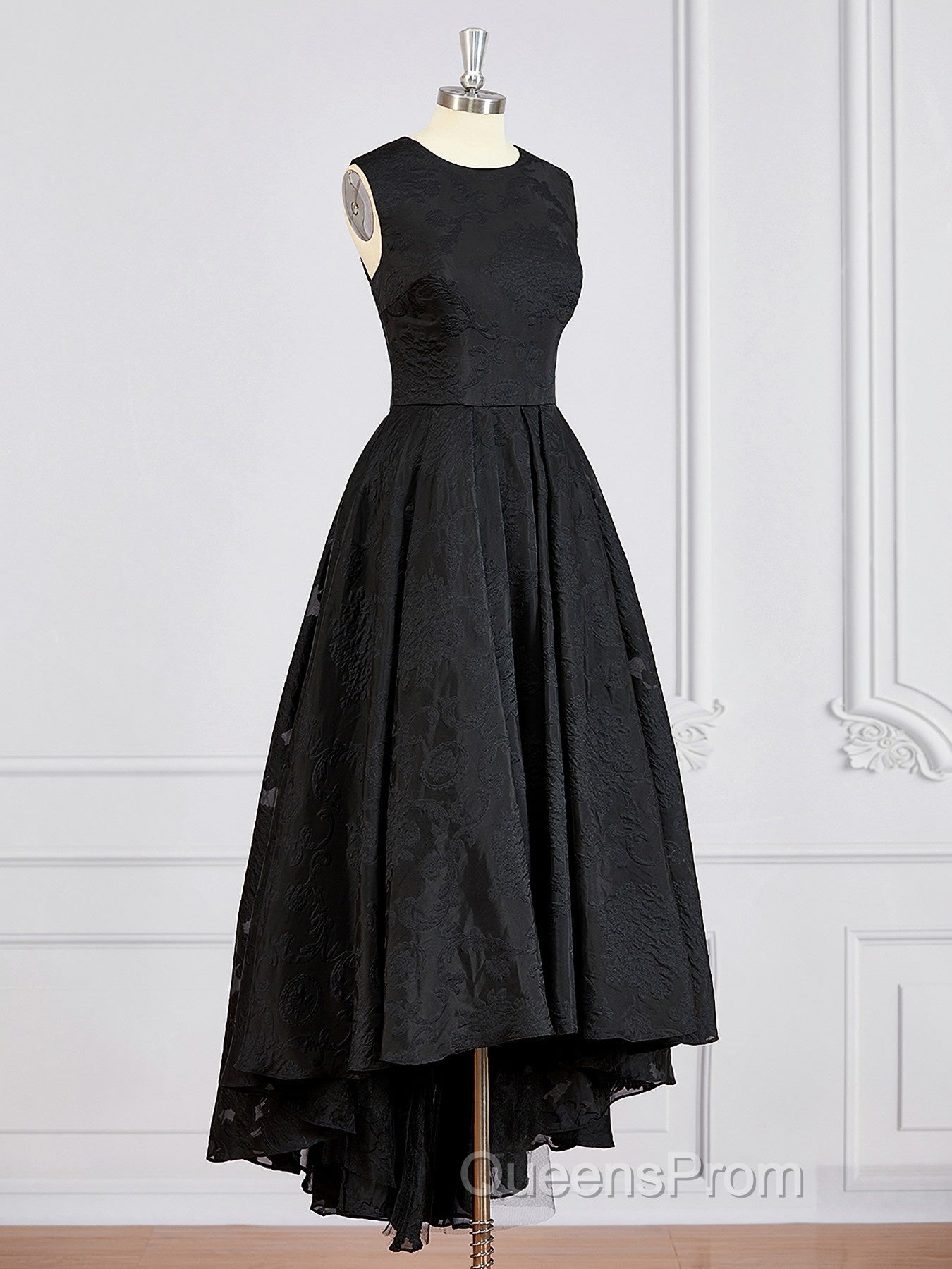 A-Line/Princess Scoop Asymmetrical Lace Mother of the Bride Dress With Applique