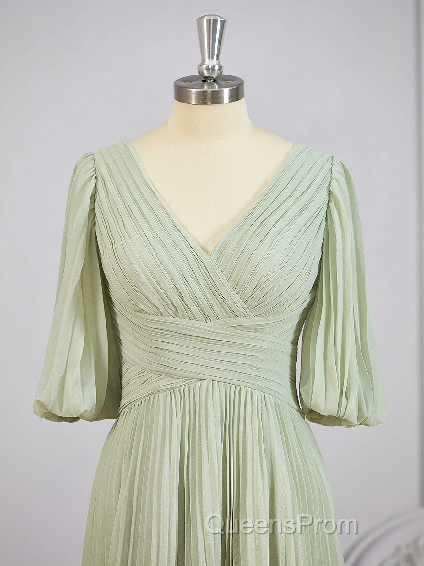 A-Line/Princess V-neck Floor-Length Chiffon Mother of the Bride Dress Secondary image