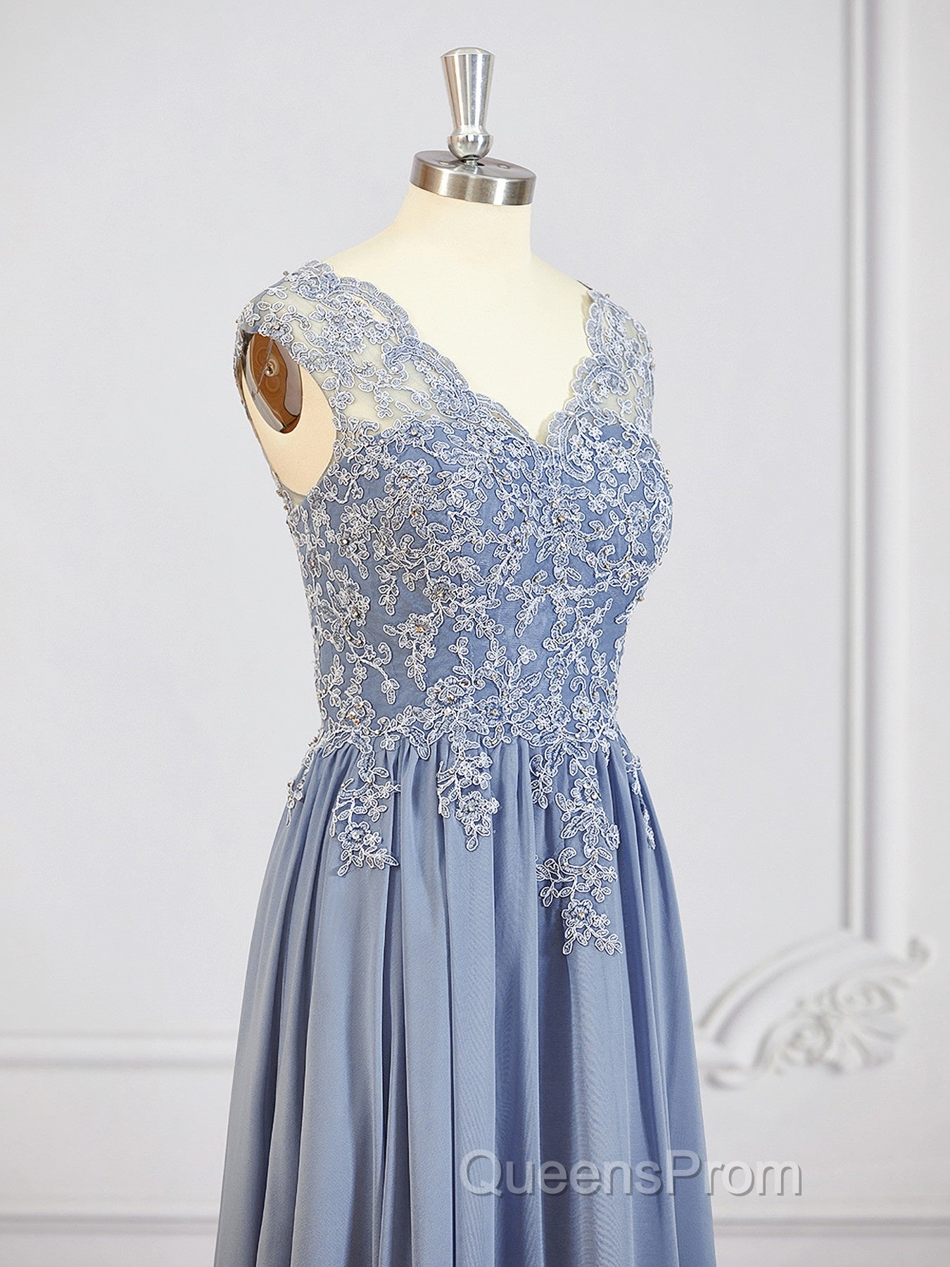 A-Line/Princess V-neck Floor-Length Chiffon Mother of the Bride Dress With Appliques Lace