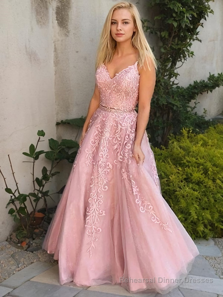 A-Line/Princess V-neck Floor-Length Tulle Evening Dresses With Appliques Lace Main image