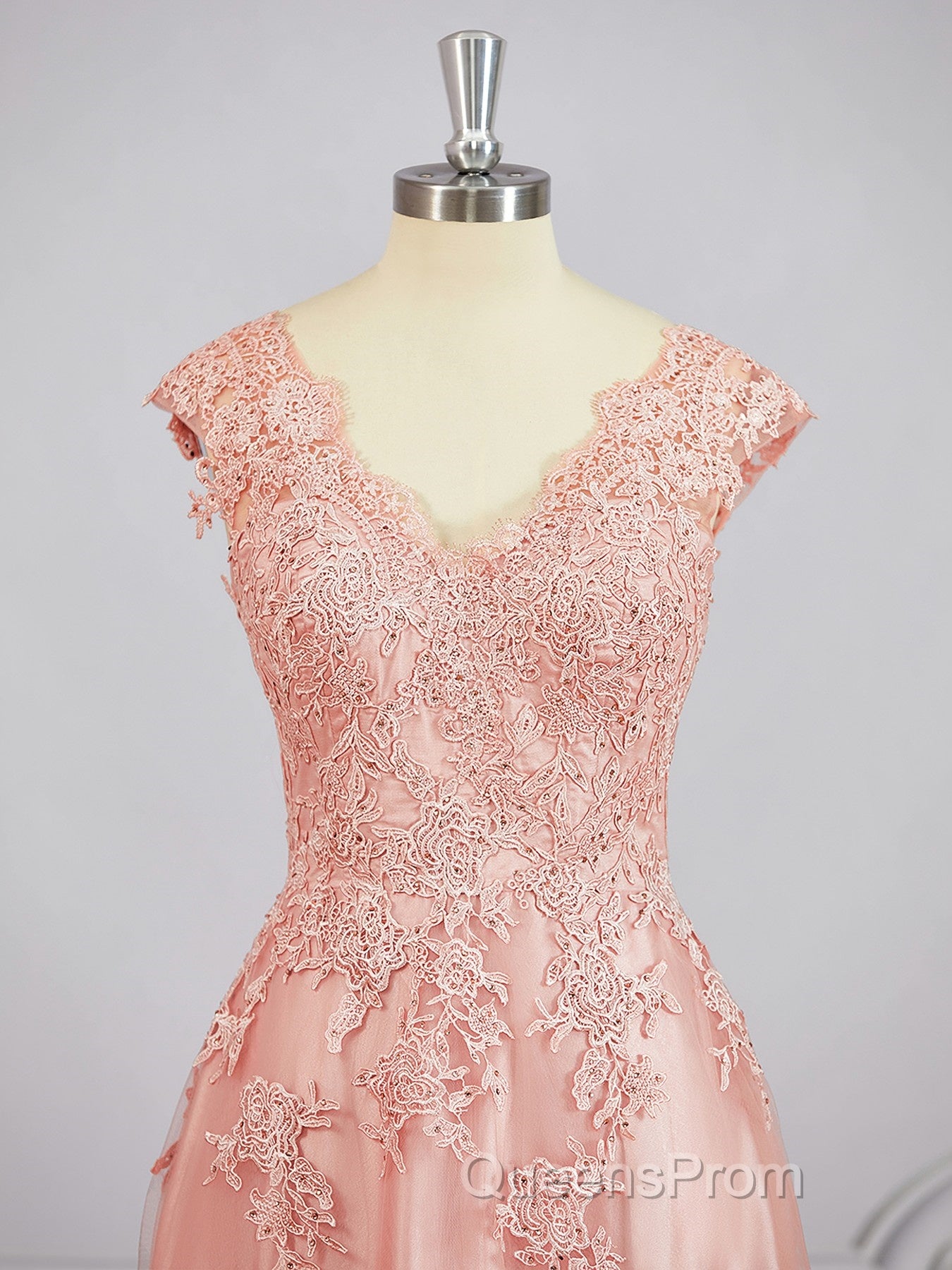A-Line/Princess V-neck Floor-Length Tulle Mother of the Bride Dress With Appliques Lace Secondary image