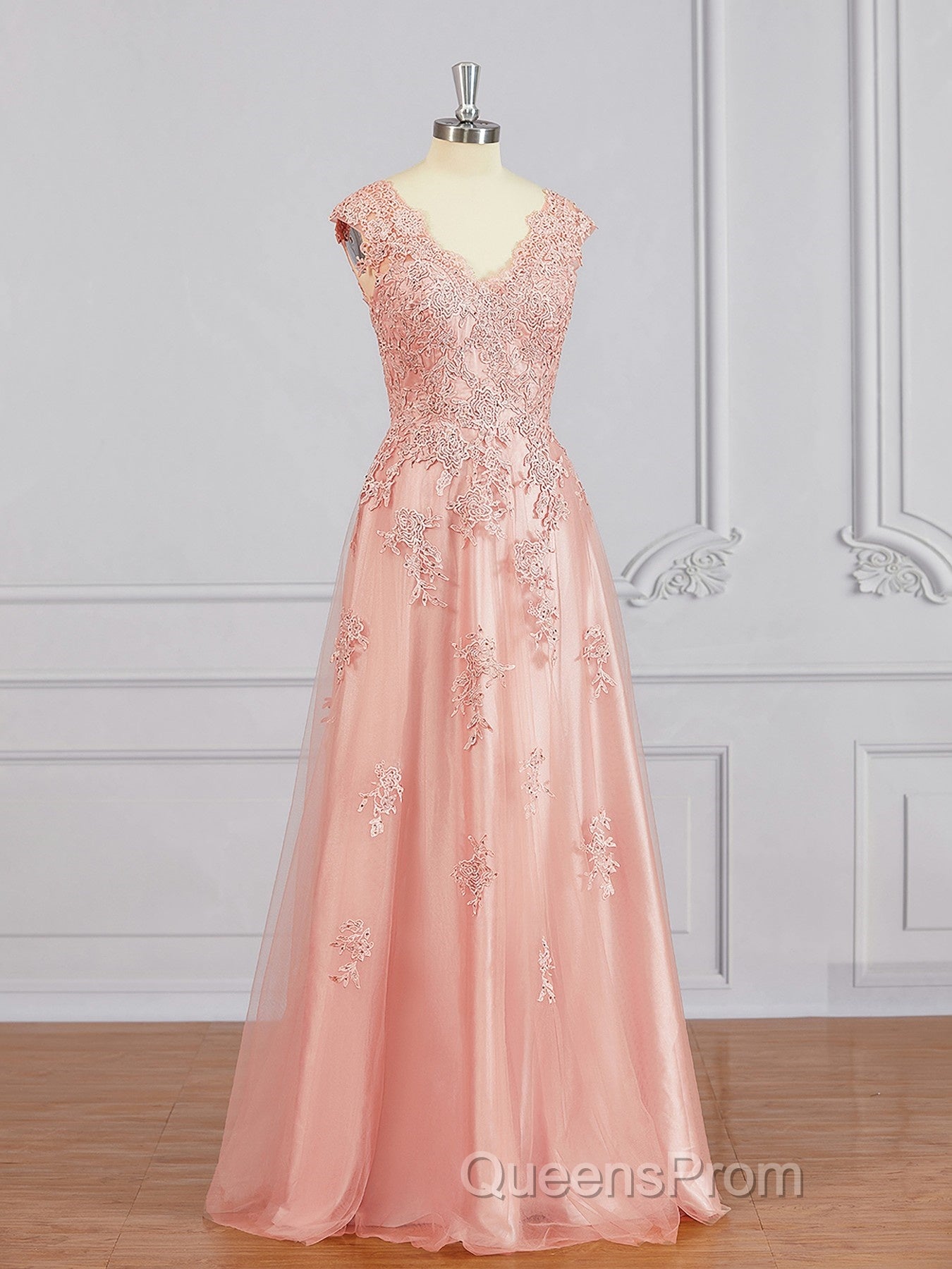 A-Line/Princess V-neck Floor-Length Tulle Mother of the Bride Dress With Appliques Lace
