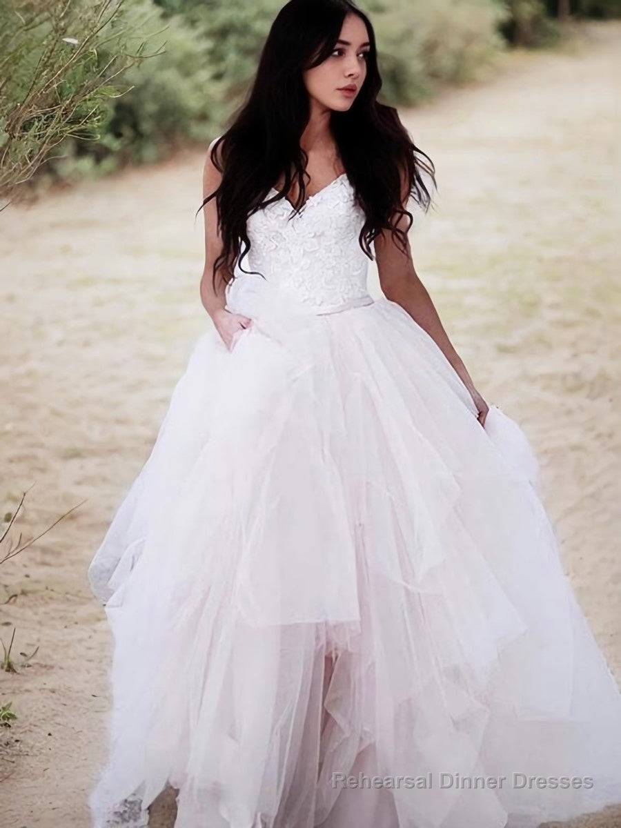 A-Line/Princess V-neck Floor-Length Tulle Wedding Dresses With Appliques Lace Main image