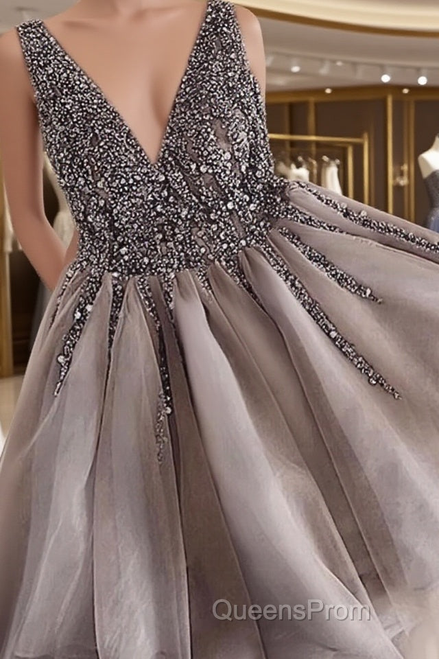 A-Line/Princess V-neck Short/Mini Tulle Homecoming Dress With Sequin Main image
