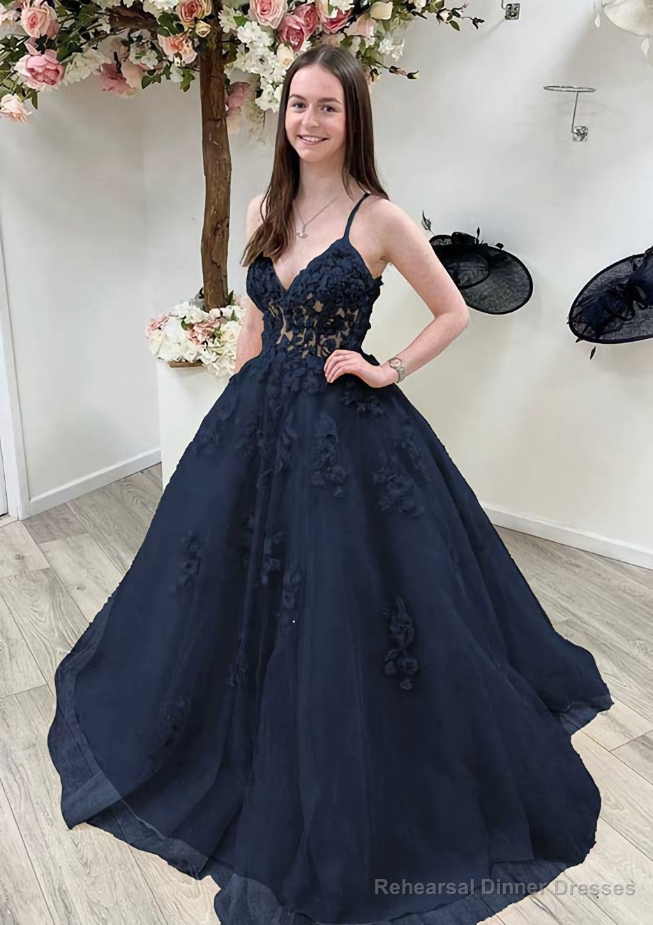 A-line Princess V Neck Sleeveless Sweep Train Tulle Prom Dresses With Appliqued Beading Lace