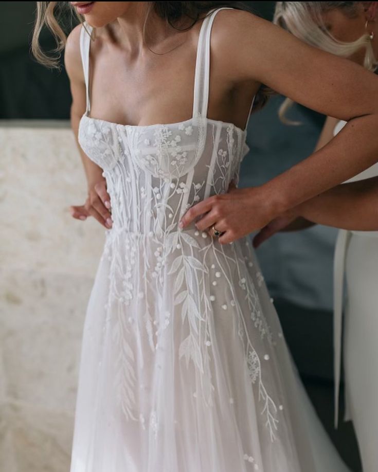 A Line Straps Tulle Long Wedding Dress Princess Bridal Gown Main image