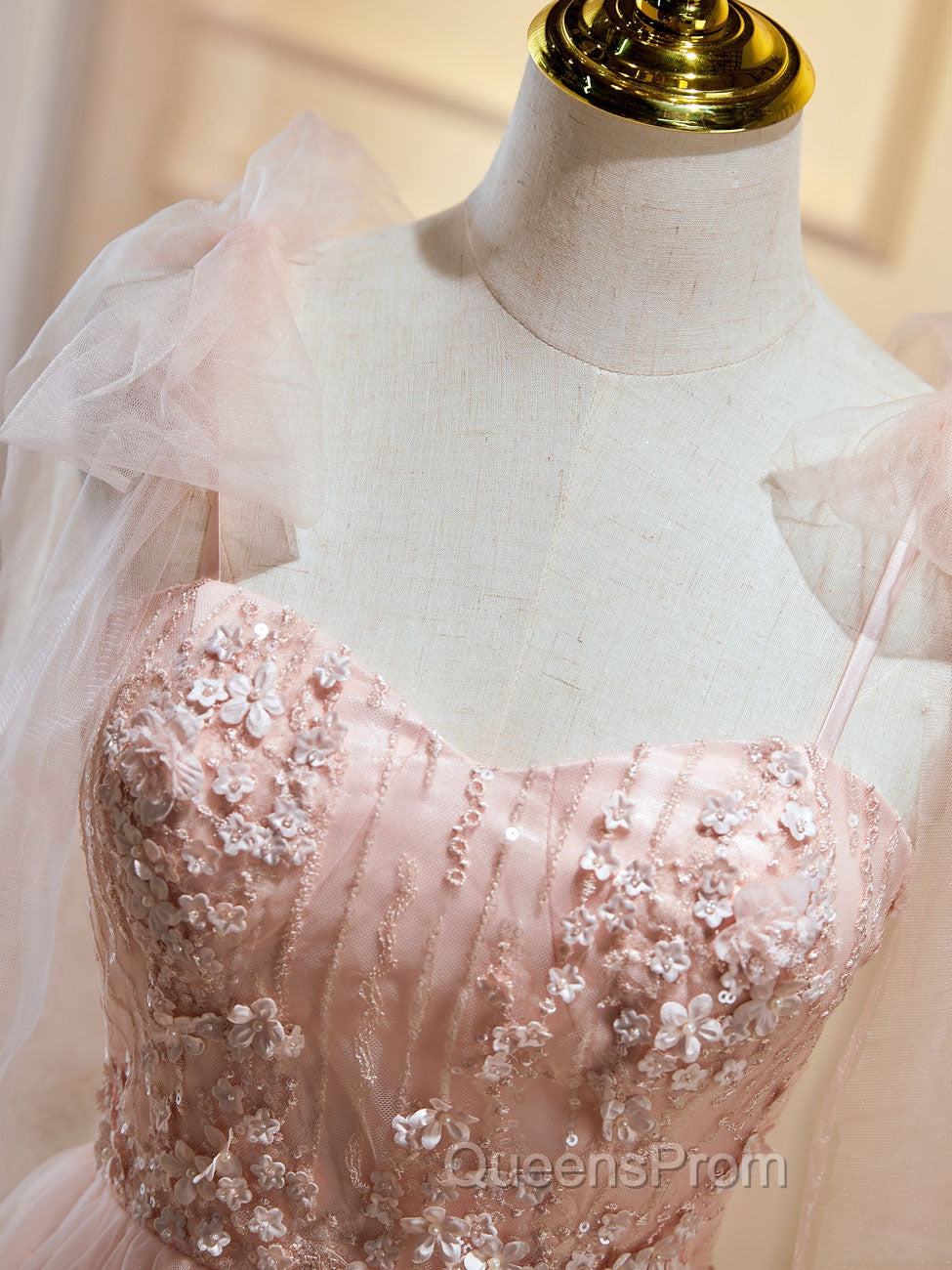 A Line Sweetheart Neck Pink Short Evening Prom Dress, Evening Puffy Pink Homecoming Dress with Lace Applique Beading
