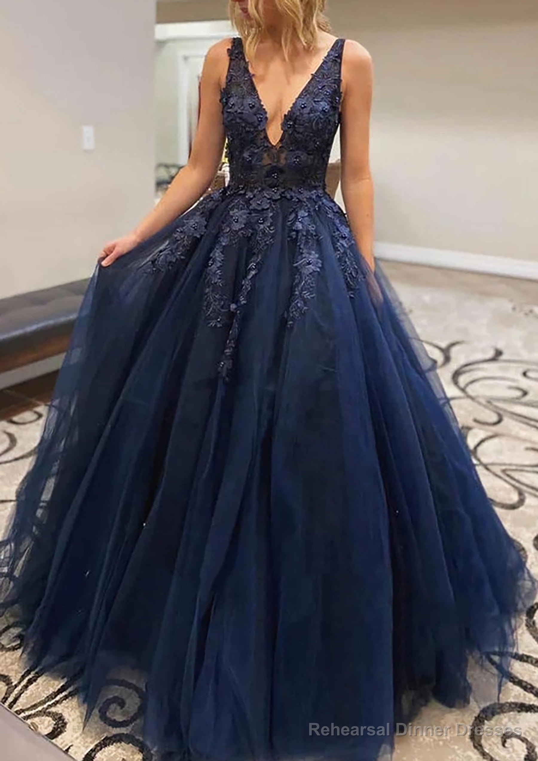 A-line V Neck Long/Floor-Length Lace Tulle Prom Dresses With Appliqued Main image