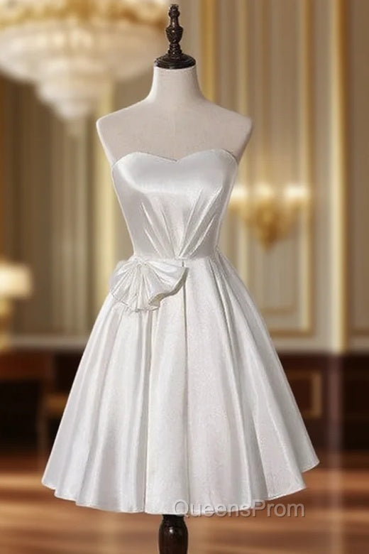 A-Line White Satin Sweetheart Pleats Homecoming Dress Main image