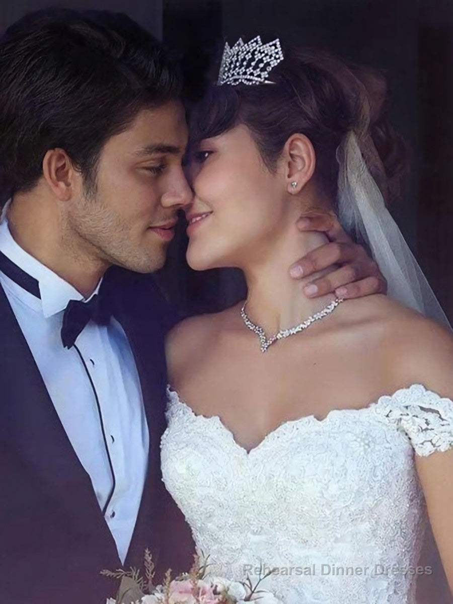 Ball Gown Off-the-Shoulder Floor-Length Tulle Wedding Dresses Secondary image