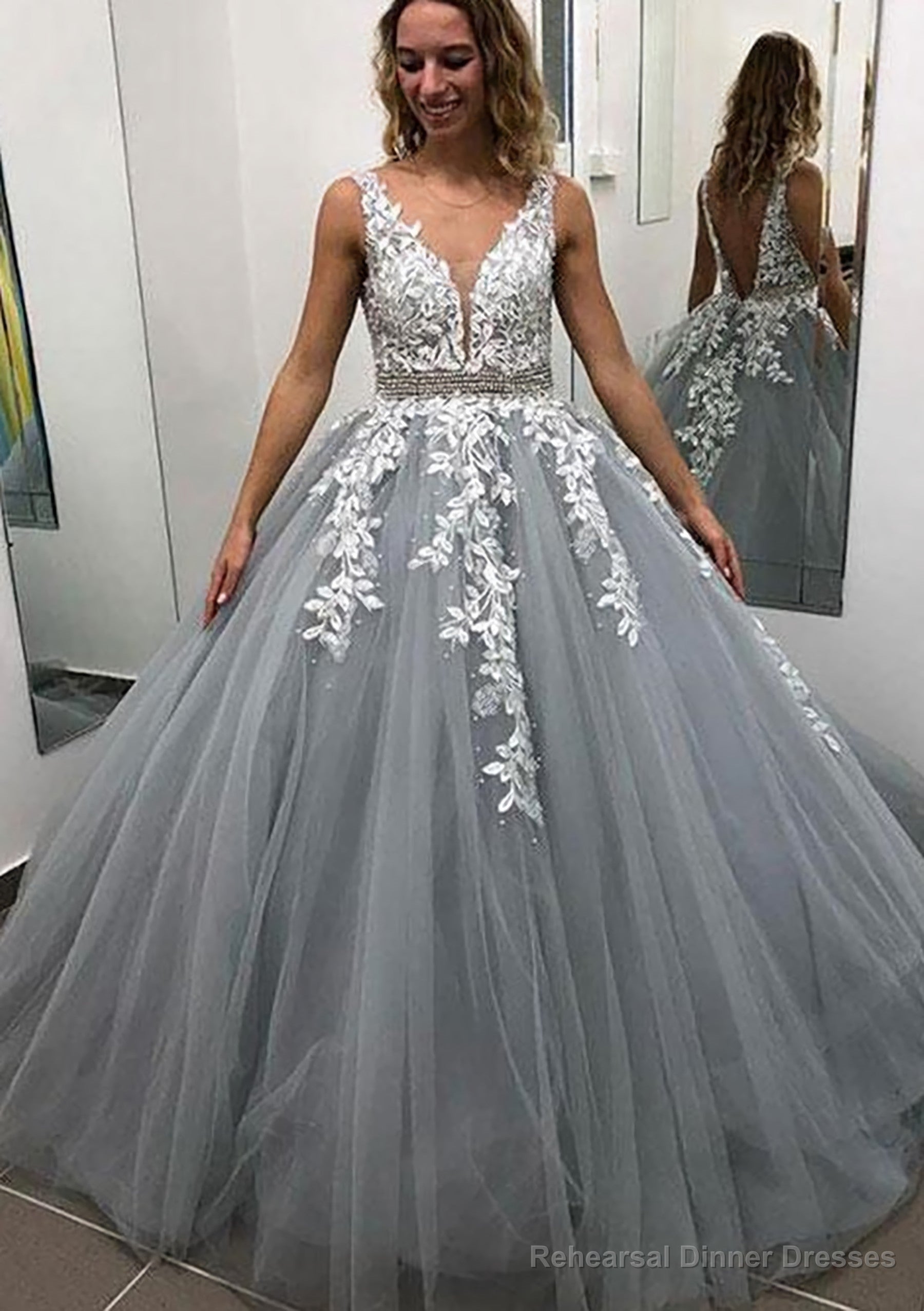 Ball Gown Sleeveless Long/Floor-Length Tulle Prom Dresses With Lace Appliqued Beading Main image