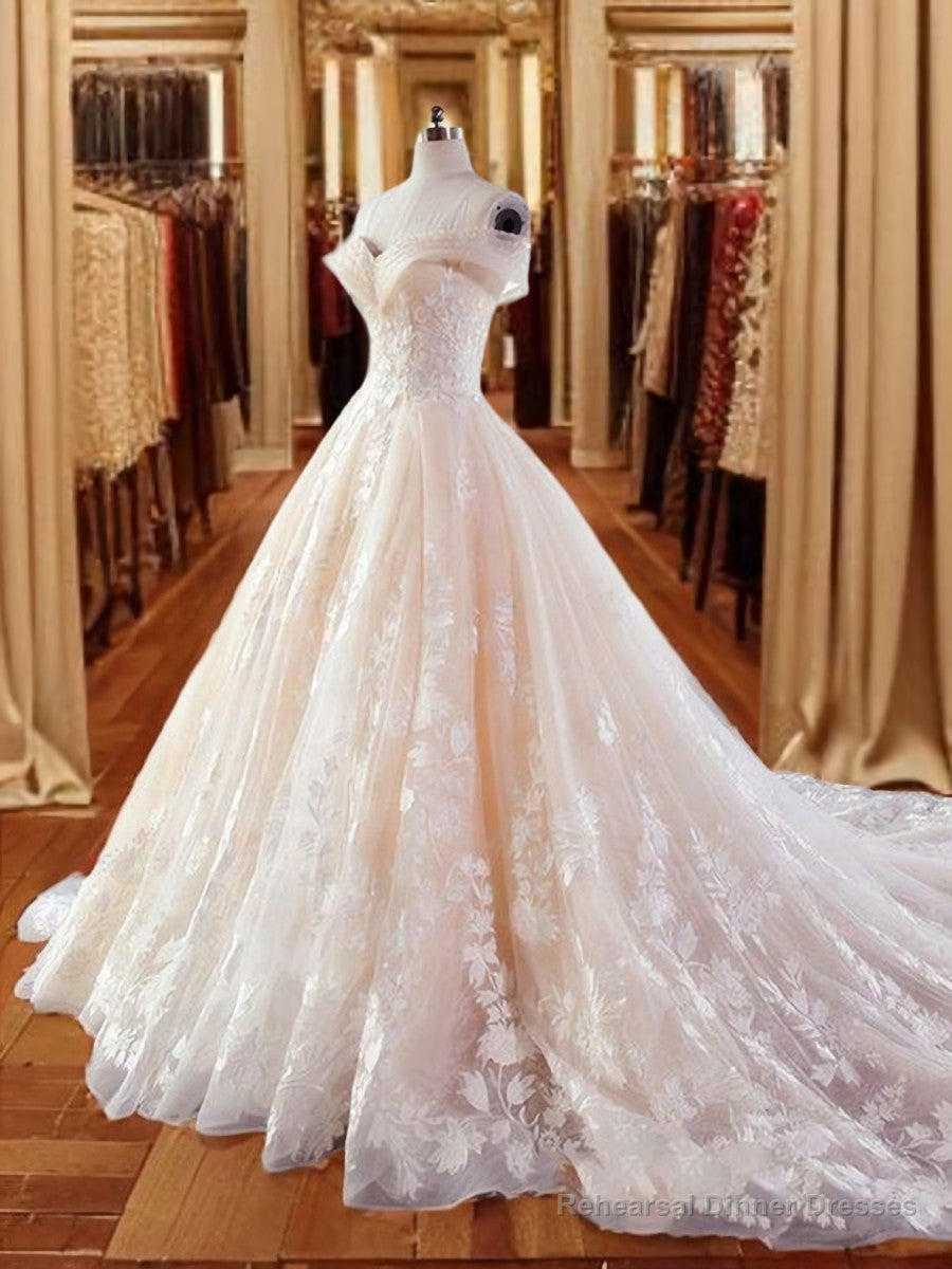 Ball-Gown Sweetheart Appliques Lace Court Train Lace Wedding Dress Main image