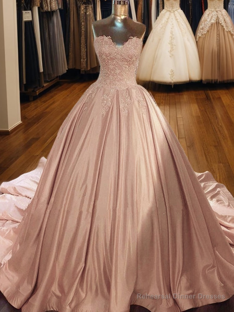 Ball-Gown Sweetheart Appliques Lace Court Train Satin Dress Main image