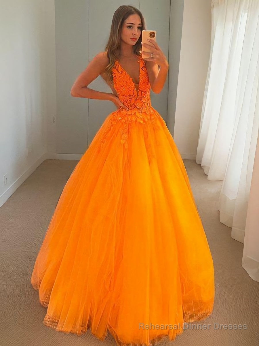 Ball Gown V-neck Floor-Length Tulle Prom Dresses With Appliques Lace Main image