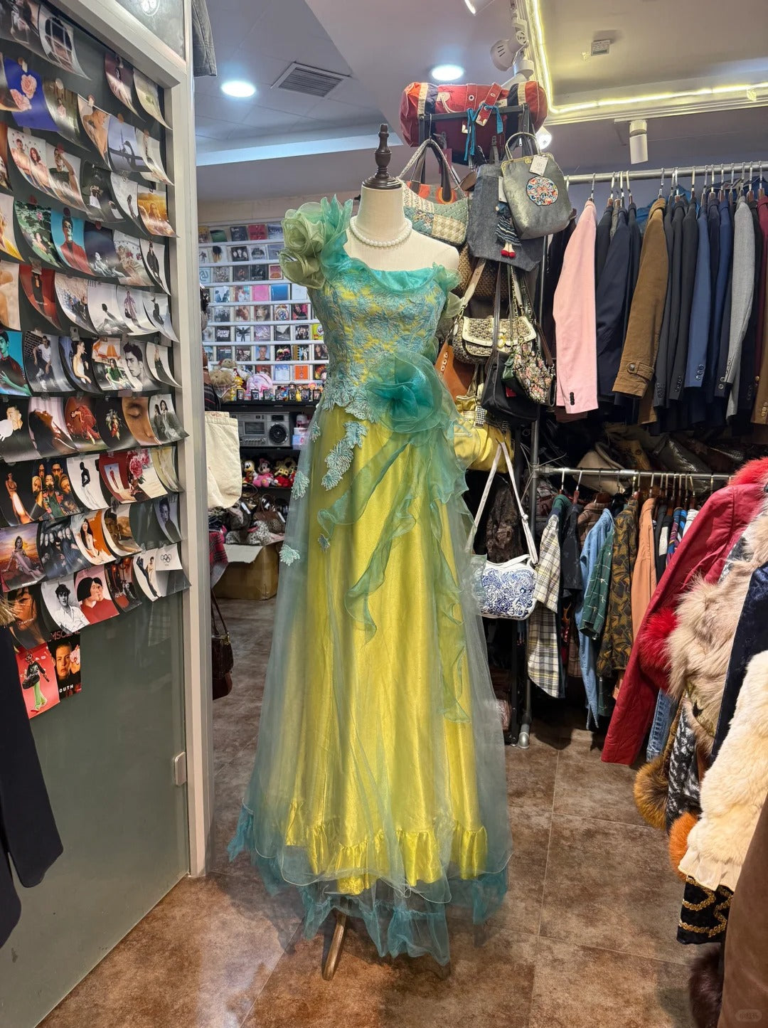 Beautiful Yellow-Green A-Line One-Shoulder Tulle Long Classy Prom Dress Main image