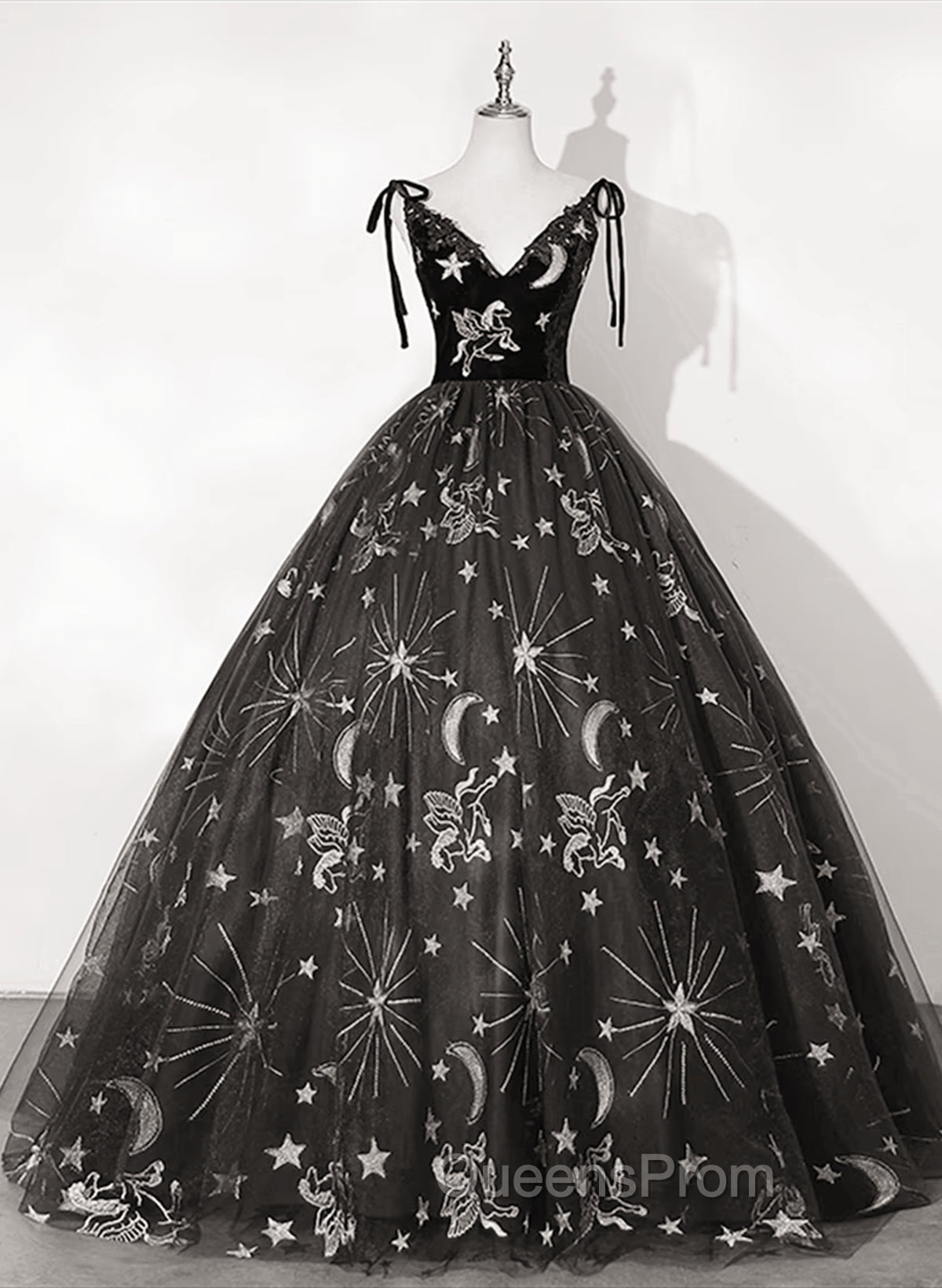 Black Ball Gown Floral V-neckline Straps Sweet 16 Dress, Black Tulle Evening Dress Main image