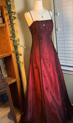 Burgundy Spaghetti Straps Exquisite Beaded Long Tulle Ball Gown Evening Dress Prom Dress