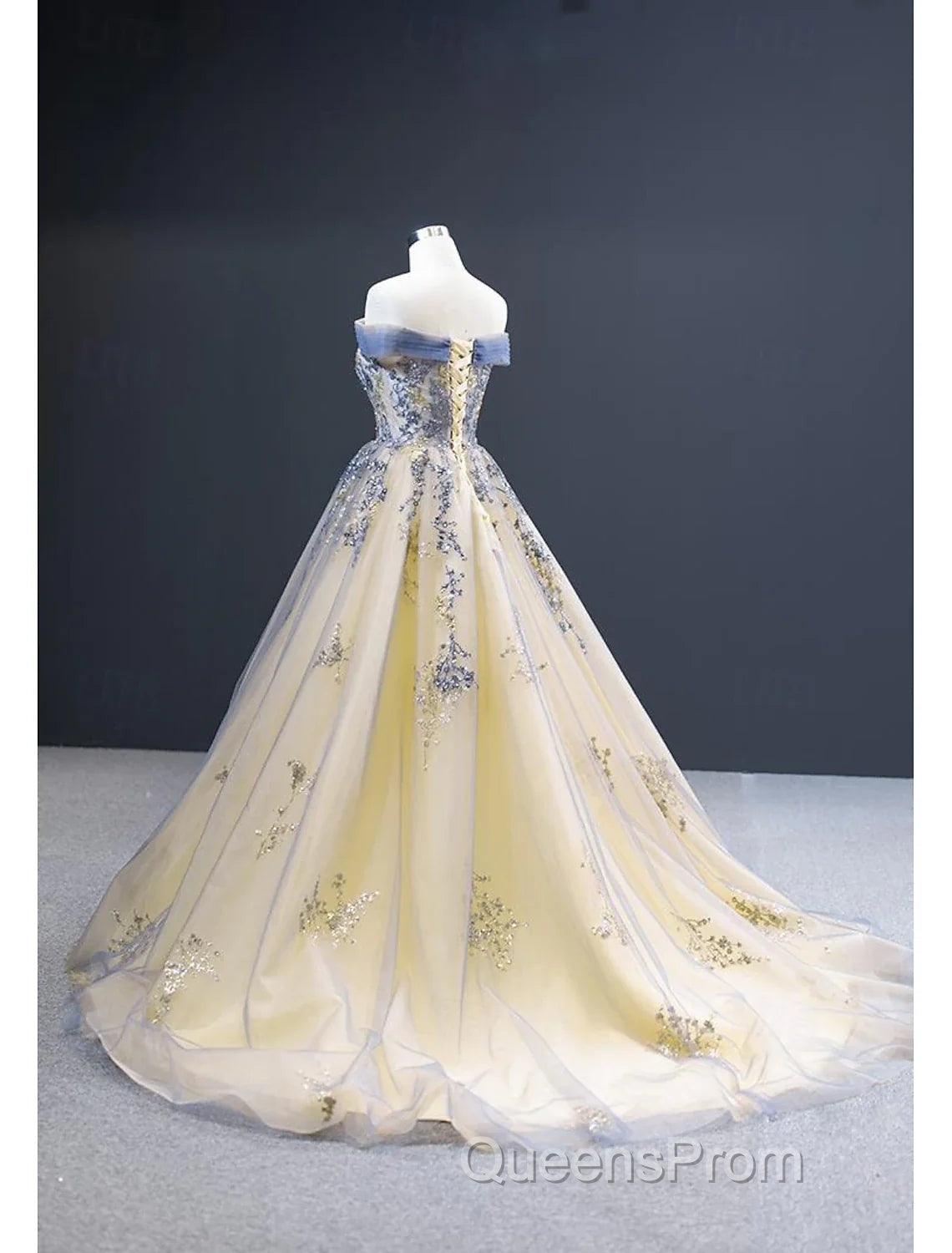 Buyishang A-Line Wedding Guest Dress Vintage Dress Wedding Sweep / Brush Train Sleeveless V Neck Satin with Pleats