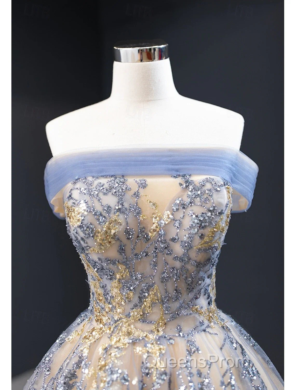 Buyishang A-Line Wedding Guest Dress Vintage Dress Wedding Sweep / Brush Train Sleeveless V Neck Satin with Pleats