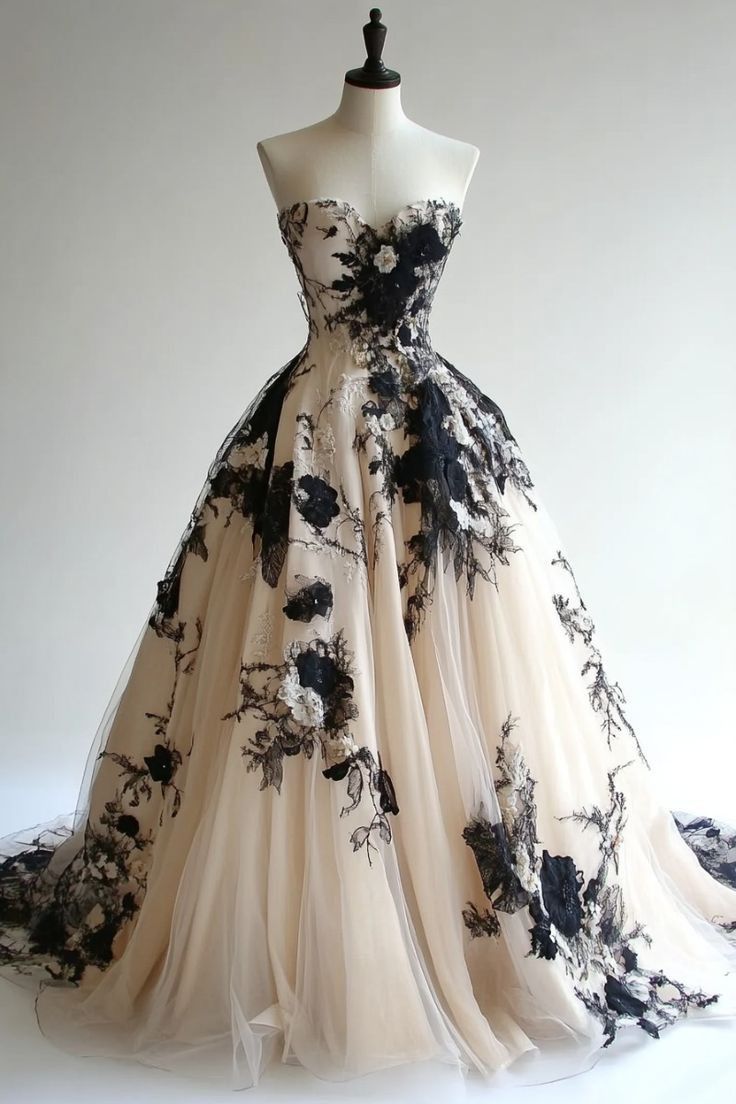 Light Champagne A-Line Sweetheart Neckline Tulle Applique Wedding Dress, Vintage Long Classy Evening Gown Main image