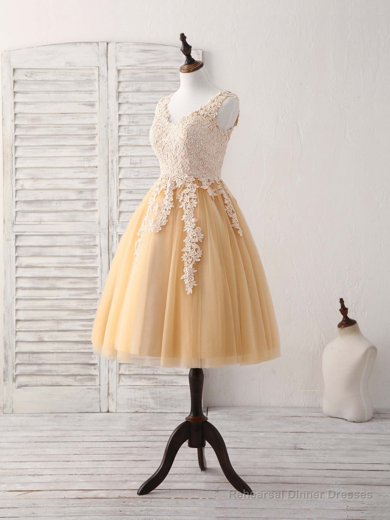 Champagne V Neck Tulle Lace Applique Short Prom Dresses Secondary image