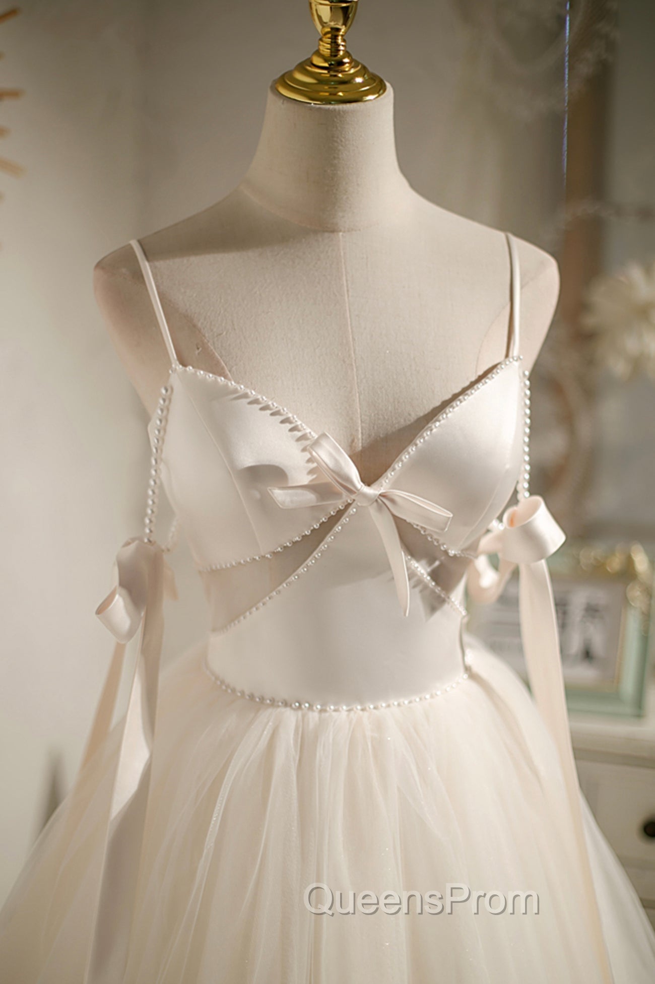 Champagne V-Neck Tulle Short Evening Prom Dress, Spaghetti Straps Party Dress with Bow Secondary image