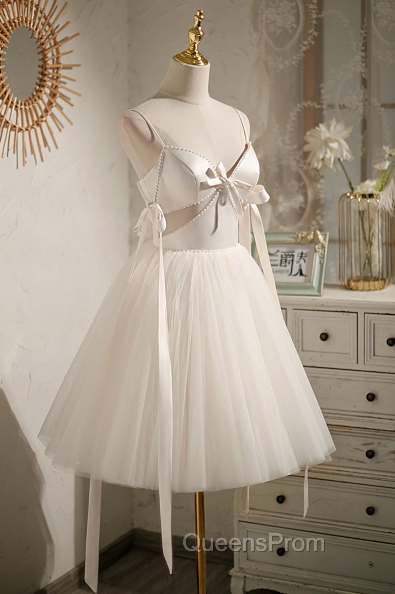 Champagne V-Neck Tulle Short Evening Prom Dress, Spaghetti Straps Party Dress with Bow